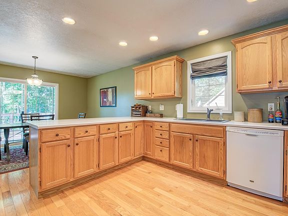 4th image of 25970 Oak Ln