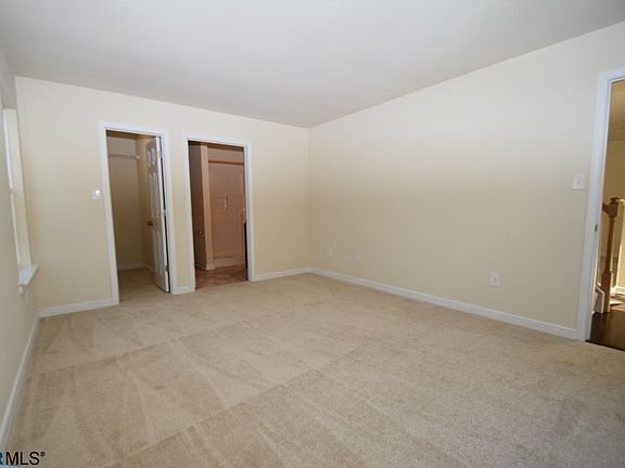 4th image of 16 Bays Farm Dr