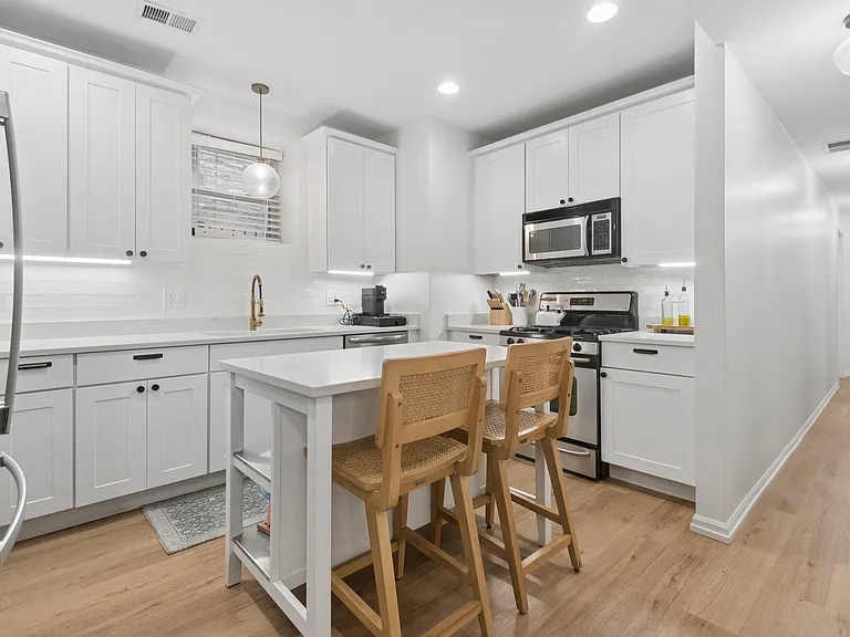 1314 W Winnemac Ave #G — Photo 11