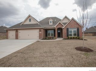 2402 S 16th Ct, Broken Arrow, OK 74012