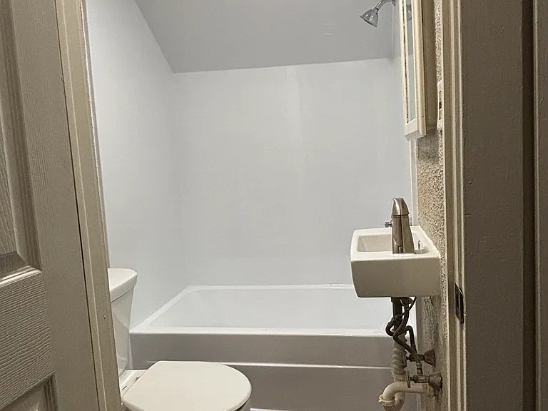 728 E Chestnut St — Photo 5