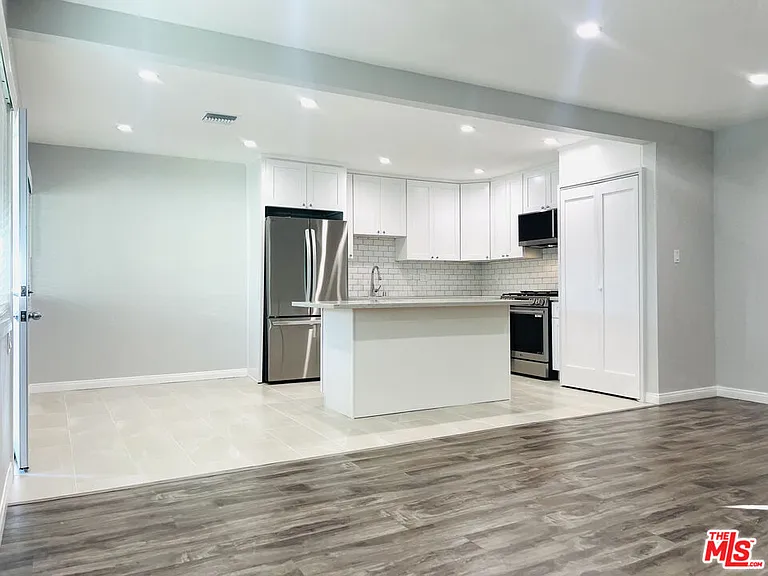 624 N Toluca Park Dr #E — Photo 17