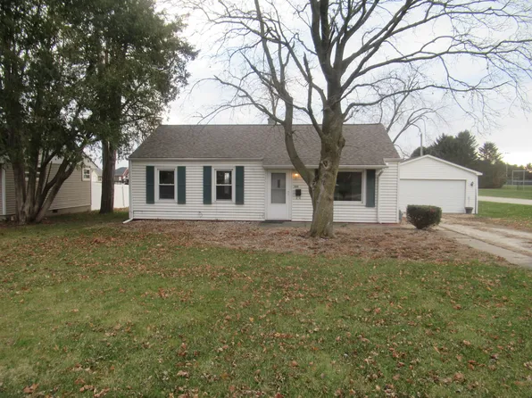 208 S Harrison St, Flanagan, IL 61740