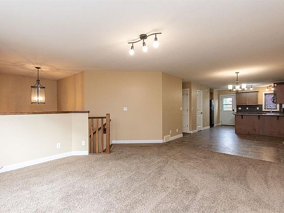 4th image of 79 S Trimble Close