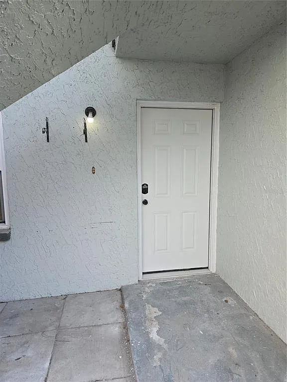 3 bed, 2.0 bath, 1020 sqft, $1,900 — Photo 3