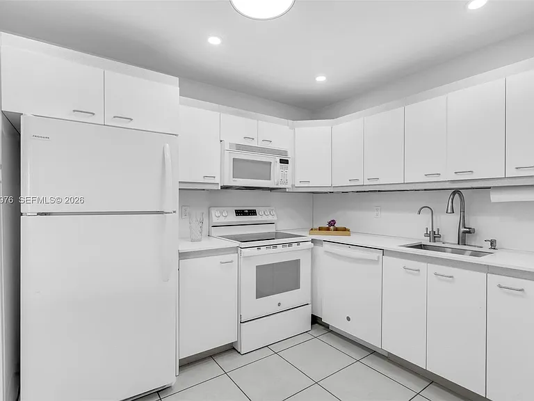 9273 Collins Ave #503 — Photo 7