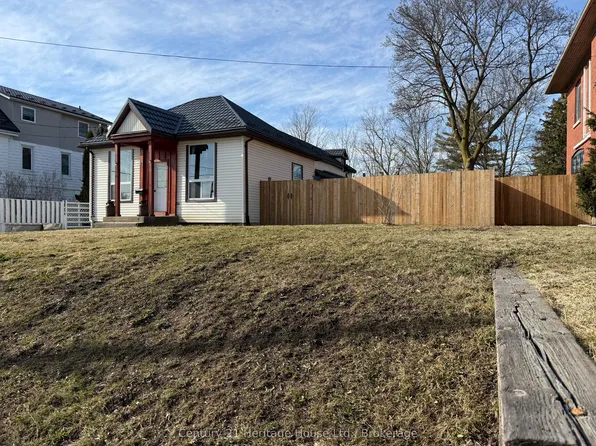 276 12th St, Hanover, ON N4N 1V3