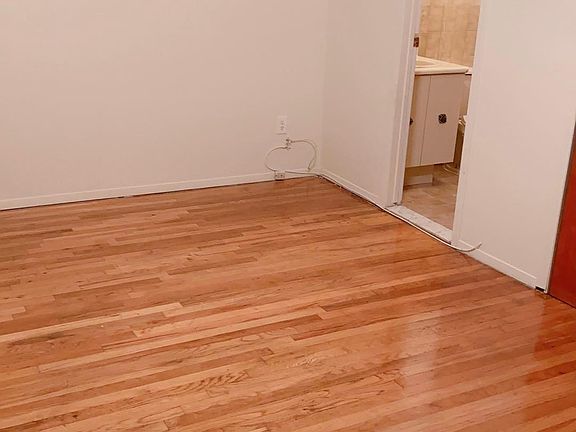 3rd image of 14924 21st Ave APT 3