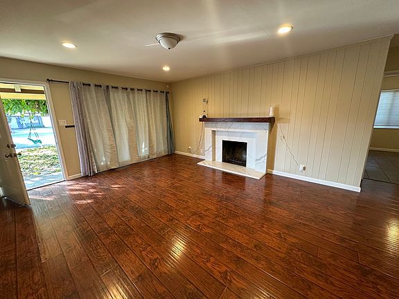 2nd image of 10270 Shoreham Ct