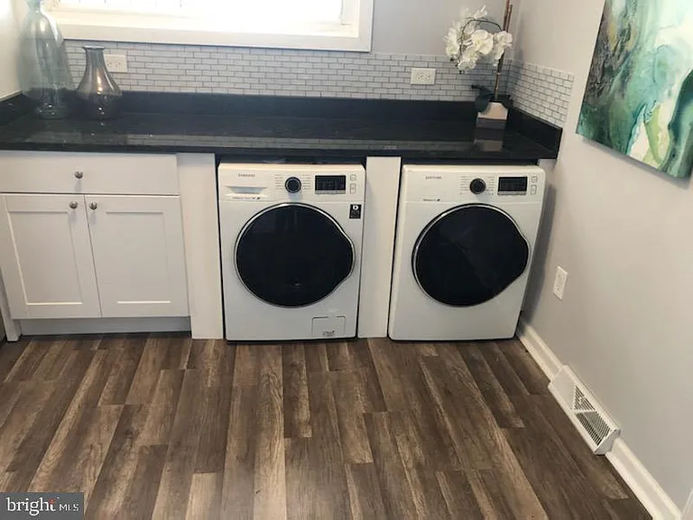 22 Chamber Ave — Photo 4