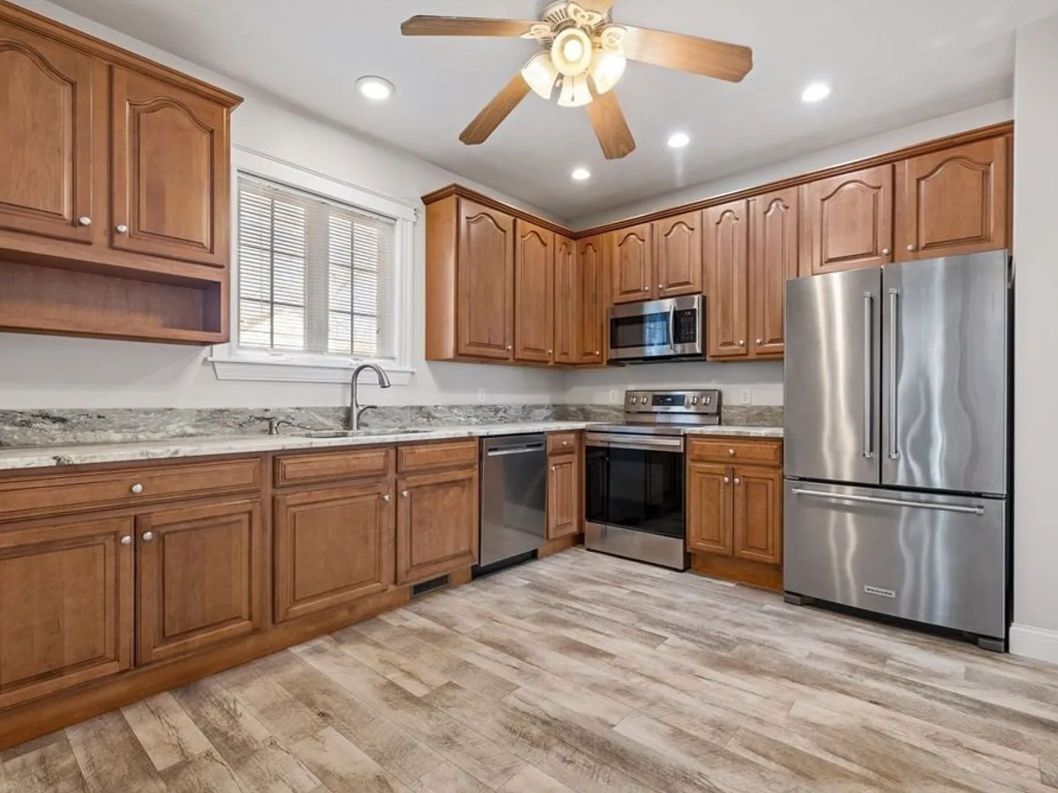 3 bed, 1517 sqft, $3,300 — Photo 1