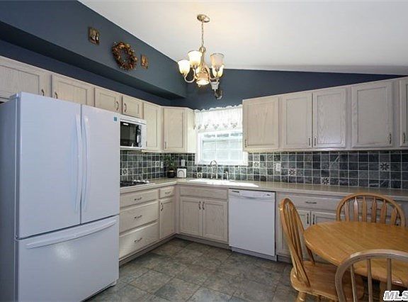 4th image of 16 Brilner Dr