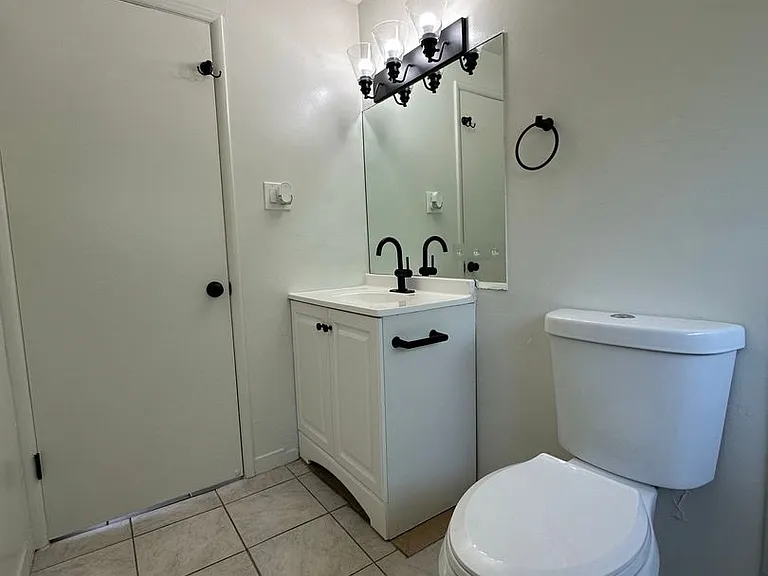 951 N Redwood Rd — Photo 23