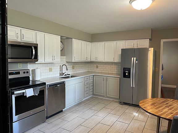 5th image of 814 Cambridge Dr