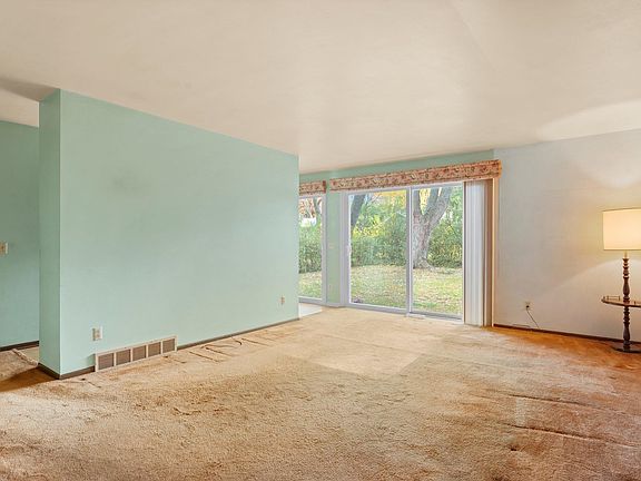 5th image of 5509 Meadowood Dr