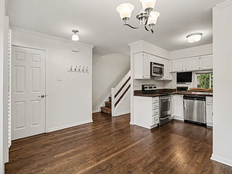 204 Cheswold Ct — Photo 30