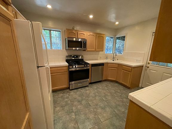2nd image of 1420 Alamitas Ave