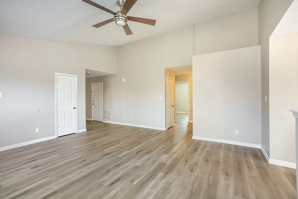 4 bed, 2.0 bath, 1727 sqft, $2,020 — Photo 4