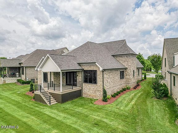 4th image of 250 E Highlands Cir