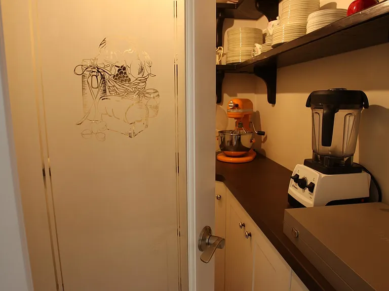 Walk-in Pantry