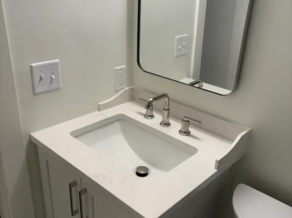 230 E Samford Ave APT 102, Auburn, AL 36830