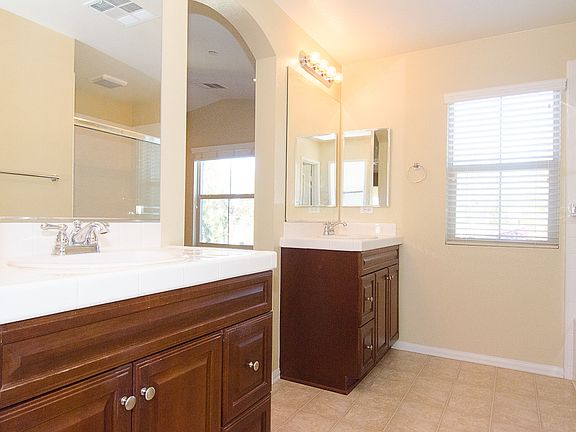 Duel sink in Master Bathroom