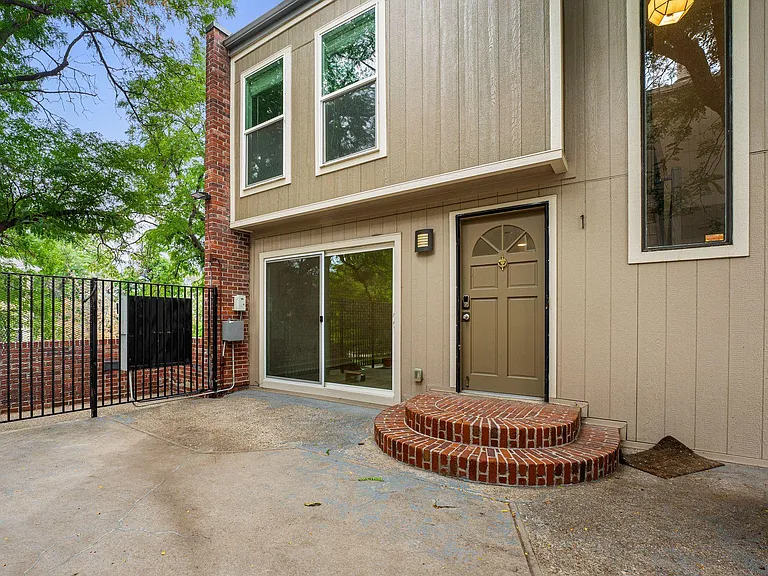 805 E 7th Ave #1 — Photo 28