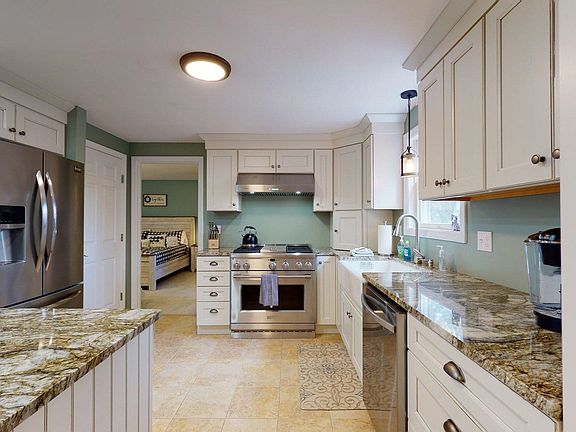 3rd image of 64 Carol Ann Way