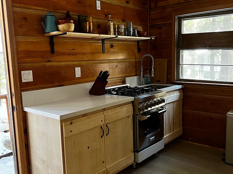 674 Community Dr — Photo 2