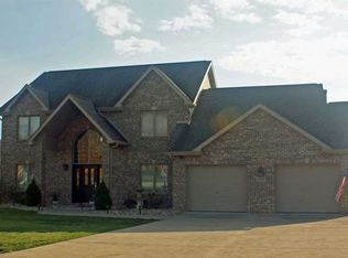 11742 Waterford Dr, North Huntingdon, PA 15642