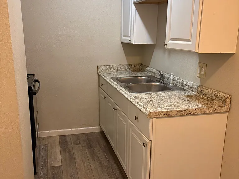 2206 W Hickory St #4 — Photo 6