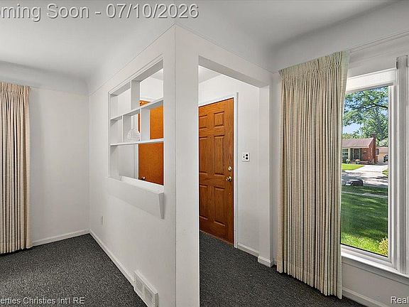 4th image of 1527 Hazel Ave