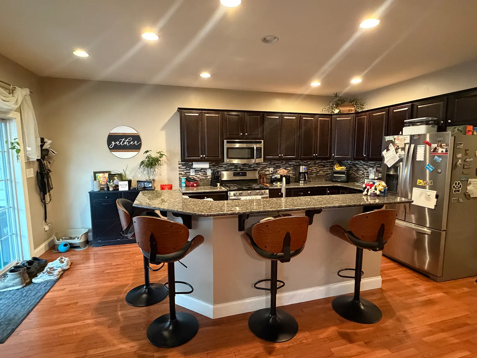 3 bed, 2.5 bath, 3140 sqft, $2,995 — Photo 3