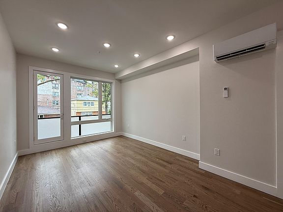 4th image of 40 Lembeck Ave #202D