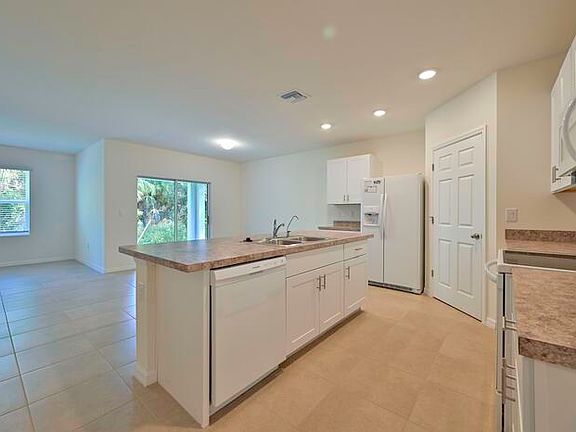3rd image of 1352 Nordendale Blvd