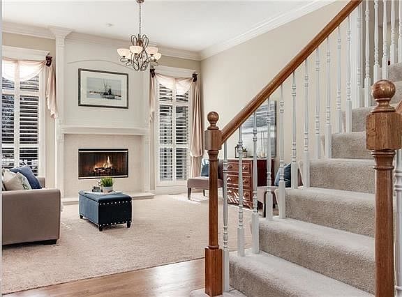 4th image of 641 NE Lake Pointe Dr