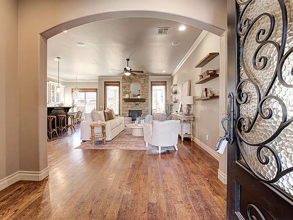 4th image of 15304 Olde Lake Ln
