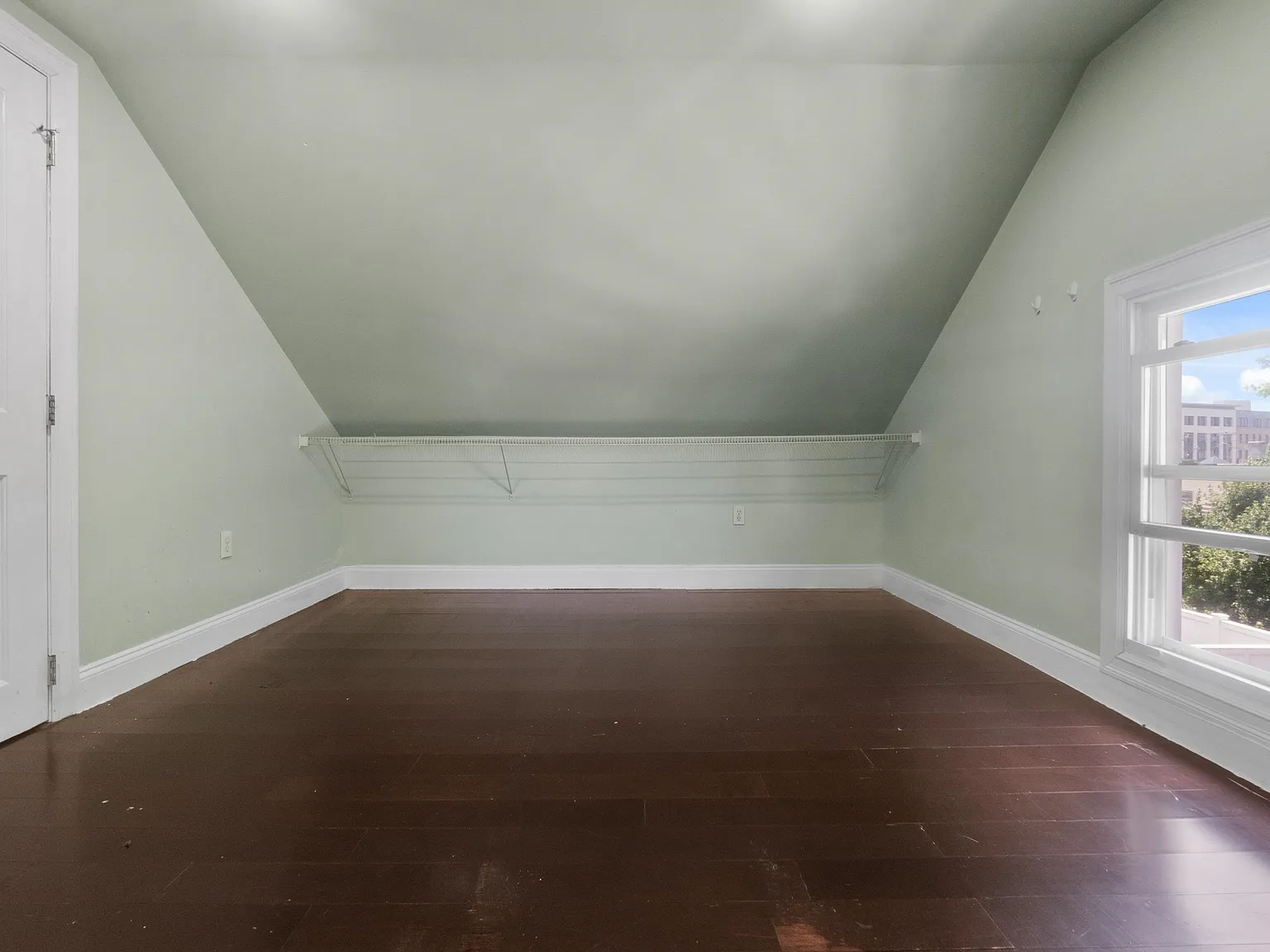 3 bed, 2.0 bath, 1300 sqft, $3,250 — Photo 2