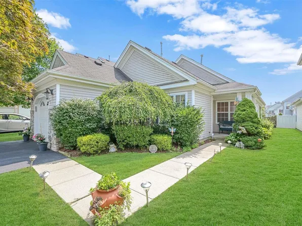 4 Martin Drive #4, Middle Island, NY 11953
