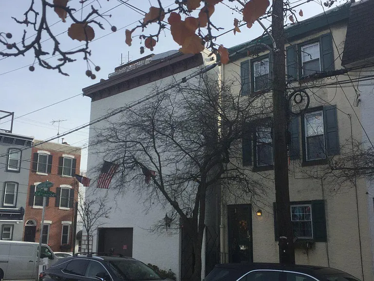 2404 Aspen St — Photo 2