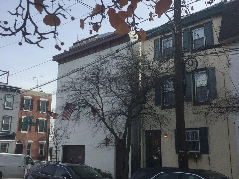 1st image of 2404 Aspen St