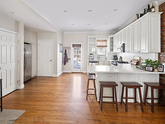 5th image of 52 Mystic St #1