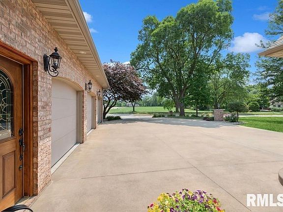 4th image of 3232 Lincoln Park Dr