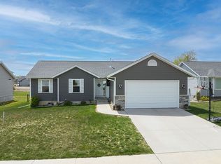 937 Ashford Dr NE, Cedar Rapids, IA 52402