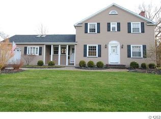 7 Tuscarora Dr, Rochester, NY 14609