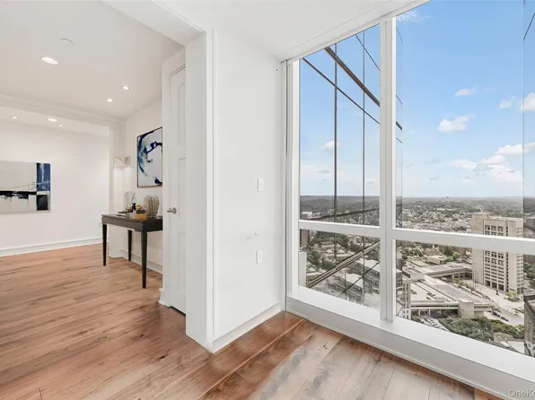 1 Renaissance Square #37B, White Plains, NY 10601