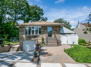 184 N Virginia Ave, Massapequa, NY 11758