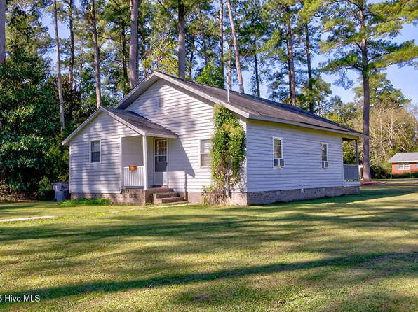 1001 Elm Street, Lake Waccamaw, NC 28450