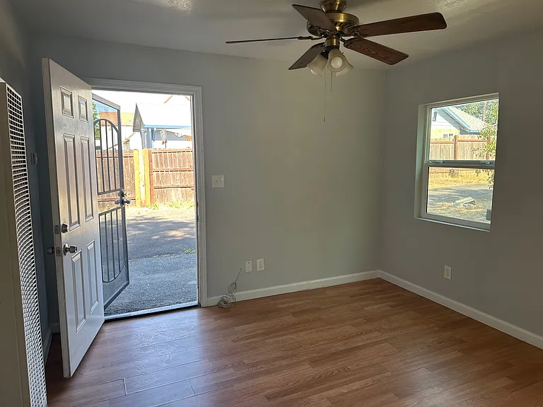 1216 Los Robles Blvd — Photo 3