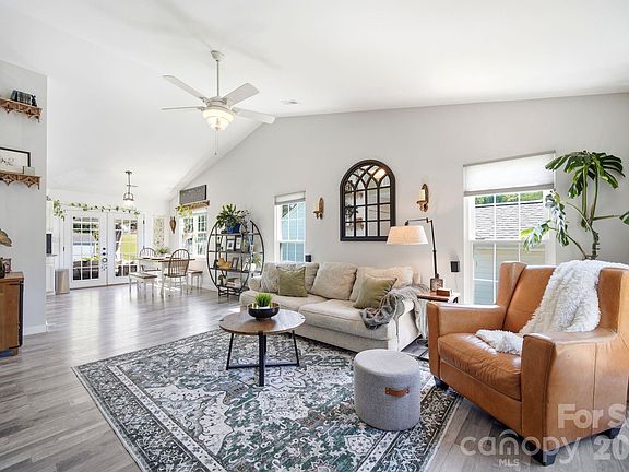 3rd image of 14023 Eden Ct